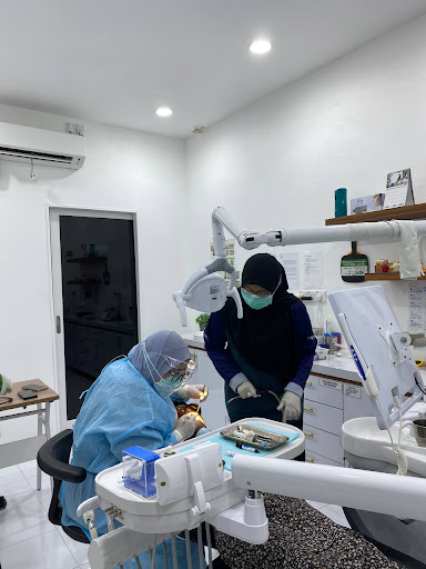 Doktor Gigi Terbaik untuk Dewasa dan Kanak-kanak Berhampiran Saya di Kampung Kuala Besut