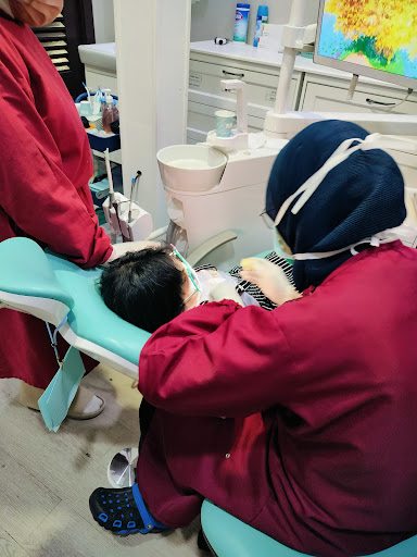 Doktor Gigi Terbaik untuk Dewasa dan Kanak-kanak Berhampiran Saya di Kampung Tanjung Karang