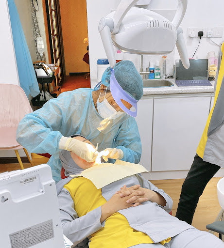 KLINIK PERGIGIAN CRYSTAL SMILE, BUKIT BARU MELAKA (Klinik gigi terbaik - Braces, Implan, Whitening)