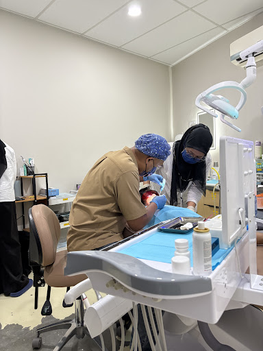 KLINIK PERGIGIAN GLOWSMILE - DR NAJ AZRE