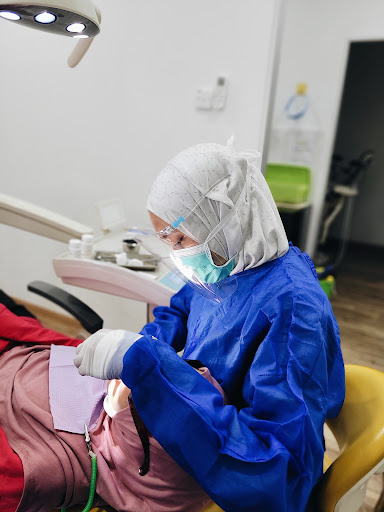 Klinik Pergigian Mahkota, Kota Warisan, Selangor (Klinik Terbaik Untuk Braces Dan Smile Makeover)