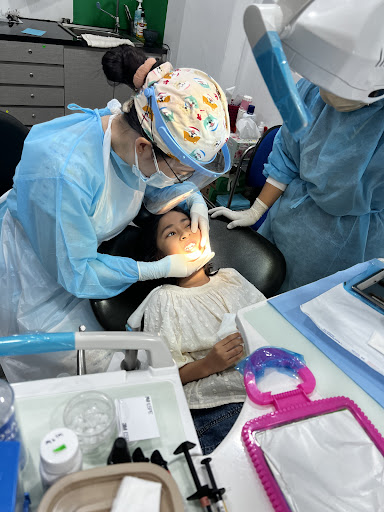 Q & M Chin Dental Clinic